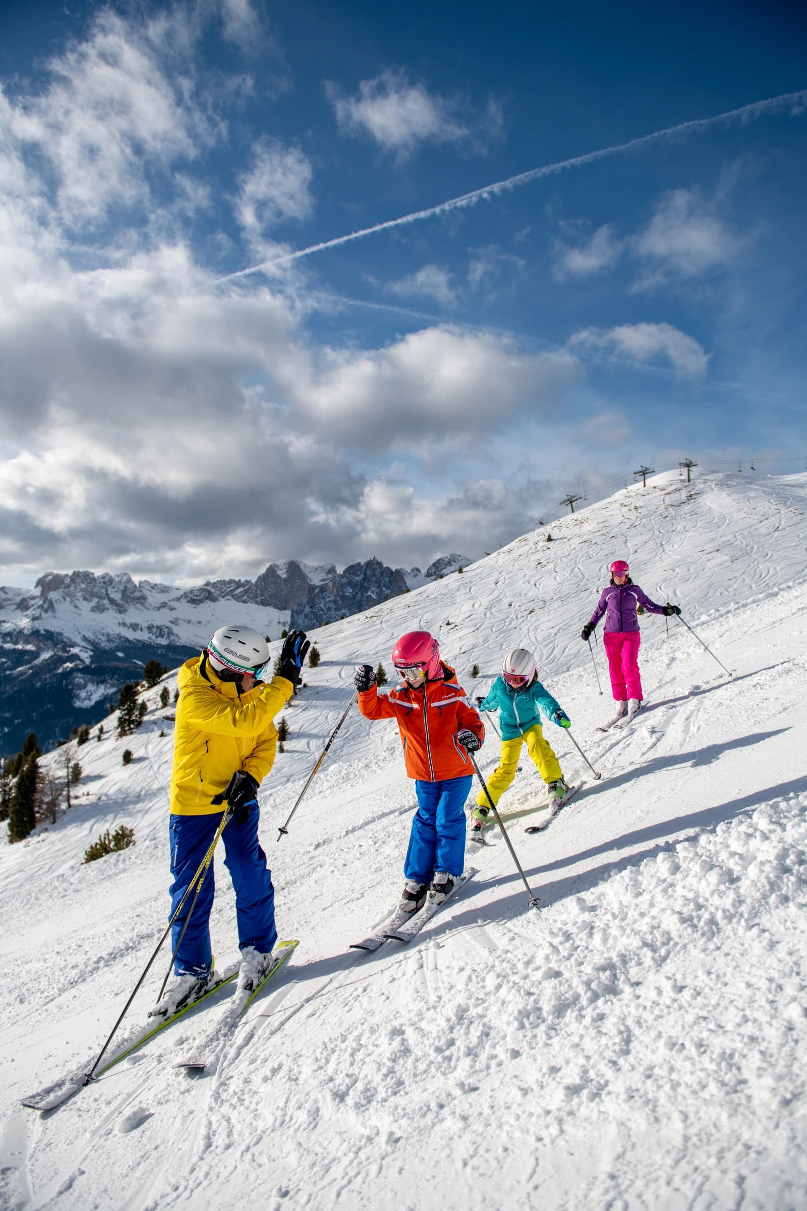 Sentiero escursionistico nelle Dolomiti dal Passo Costalunga