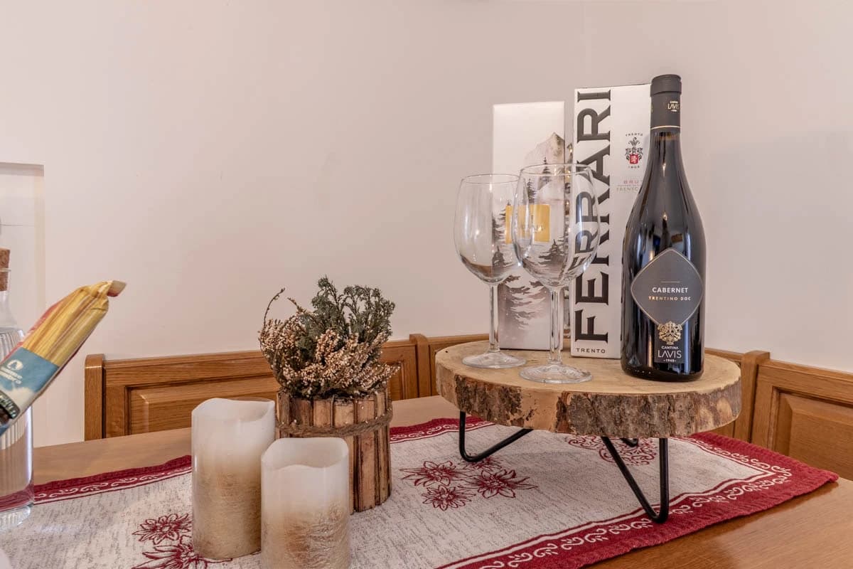 Cesto di benvenuto con prodotti locali del Trentino