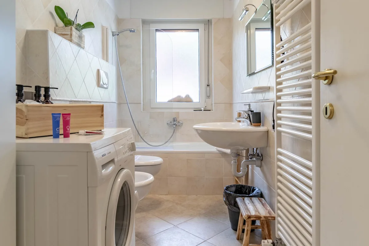 Modern bathroom with wood finishes